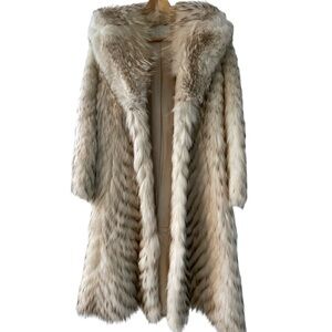 ❤️ 1970’s Vintage Fox Fur Coat by I. Magnin & Co.